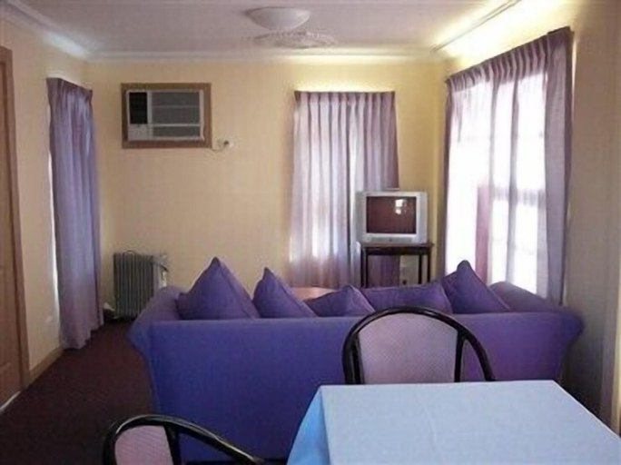 Others 4, West City Motel, Melbourne