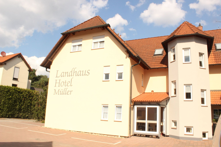 Exterior & Views 21