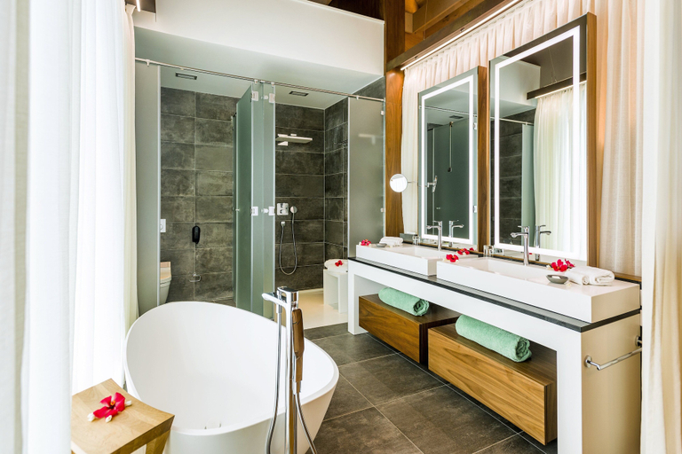 Bathroom 5, Intercontinental Bora Bora Resort & Thalasso Spa, Bora Bora