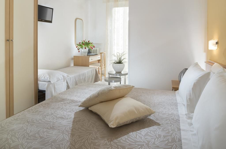 Bedroom 3, Hotel Bellerofonte, Rimini
