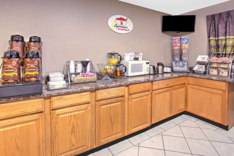 Food & Drinks, Super 8 by Wyndham Wyoming/Grand Rapids Area, Kent
