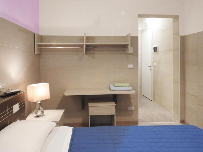 Bedroom 4, Albergo Annabella, Genova