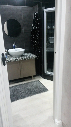 Bathroom 4, Earthbound B&B, Eden