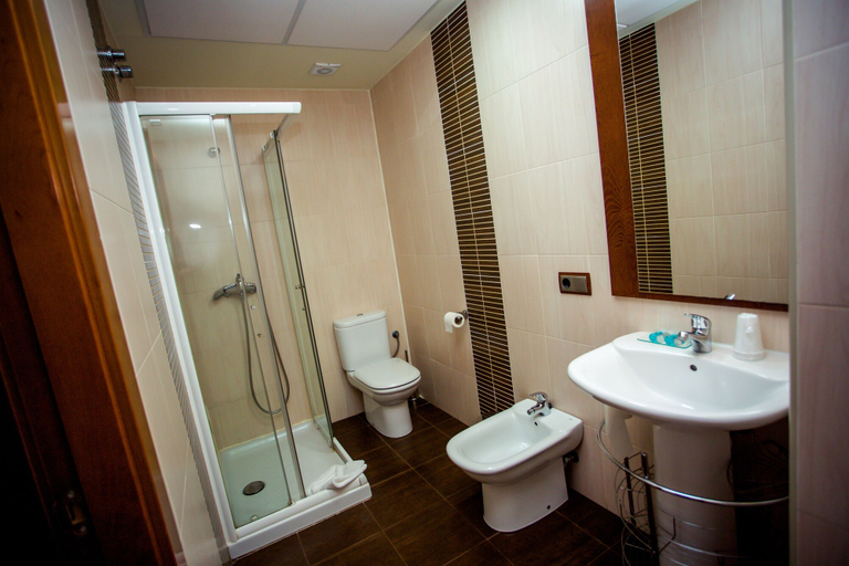 Bathroom 3, Hotel Villa De Carcar, Navarra