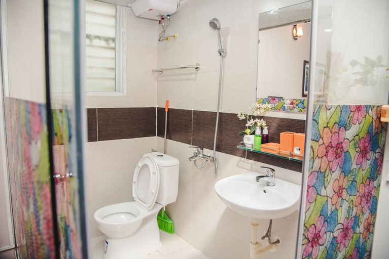 Bathroom 4, Hanah's Tiny Hanoi Homestay, Ba Đình