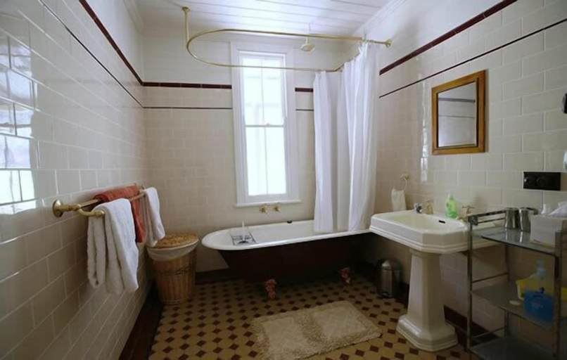 Bathroom, Singletons Retreat, Sydney