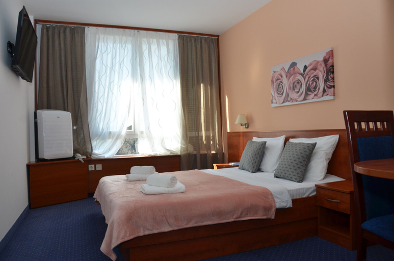 Bedroom 4, Hotel Liberty, Novalja