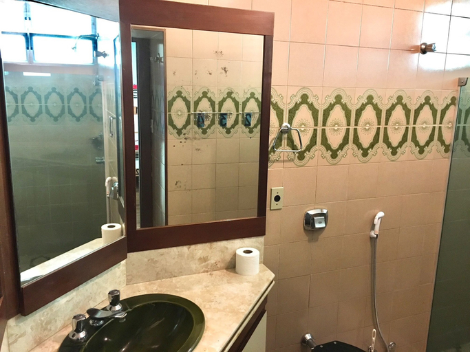 Bathroom 4, Hostel Berghaus, Florianopolis