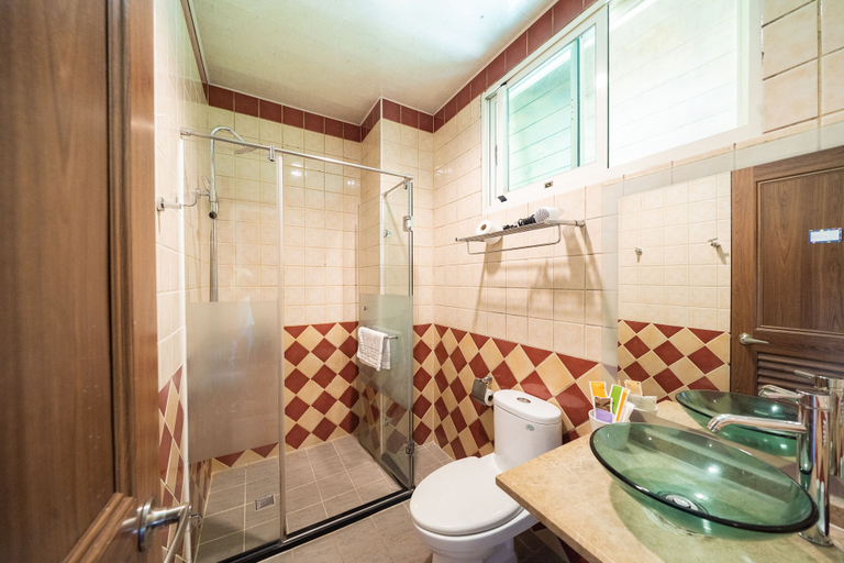 Bathroom 5, Egmont Resort, Nantou