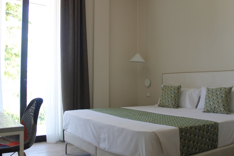 Bedroom 3, Lake Garda Beach Hostel, Brescia