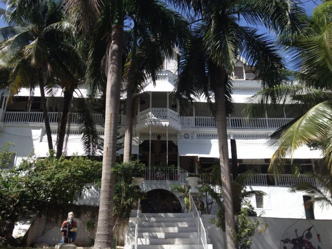 Exterior & Views 1, Hotel Oloffson, Port-au-Prince