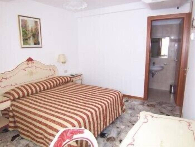 Bedroom 3, Bed & Breakfast Barababao, Venezia