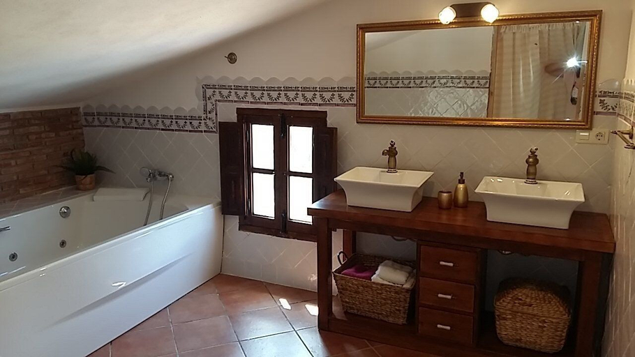 Bathroom 4, Casa Rural Marrucho, Málaga