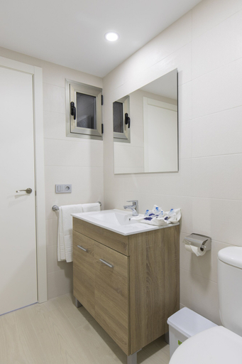 Bathroom 3, Aparthotel BCL Levante Lux, Alicante