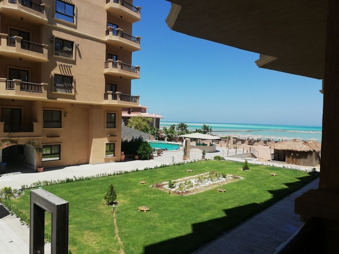 Others 5, 2 Bedrooms Apartment Pool & Sea View, Al-Ghurdaqah