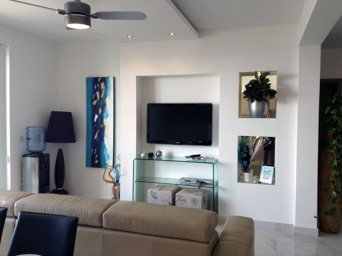 Others 5, Luxury Seafront Apartment With Pool, Saint Paul's Bay