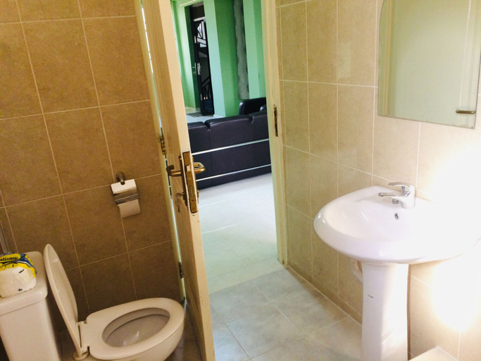 Bathroom 3, Jowelbeck, Accra