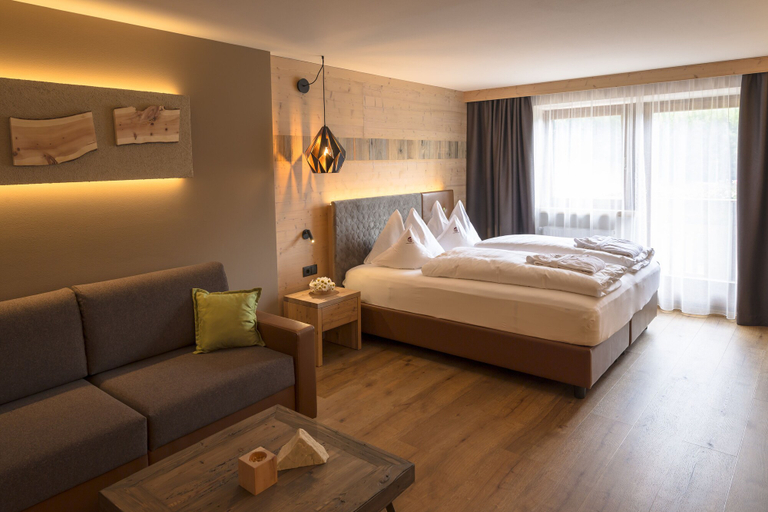 Bedroom 3, Erlebnishotel Gassenhof, Bolzano