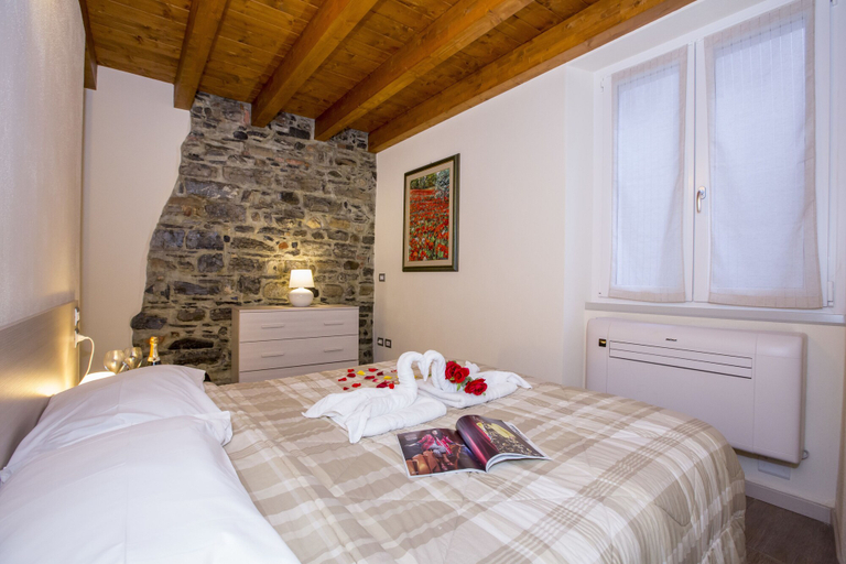 Bedroom 2, Medioevo in Centro, Como