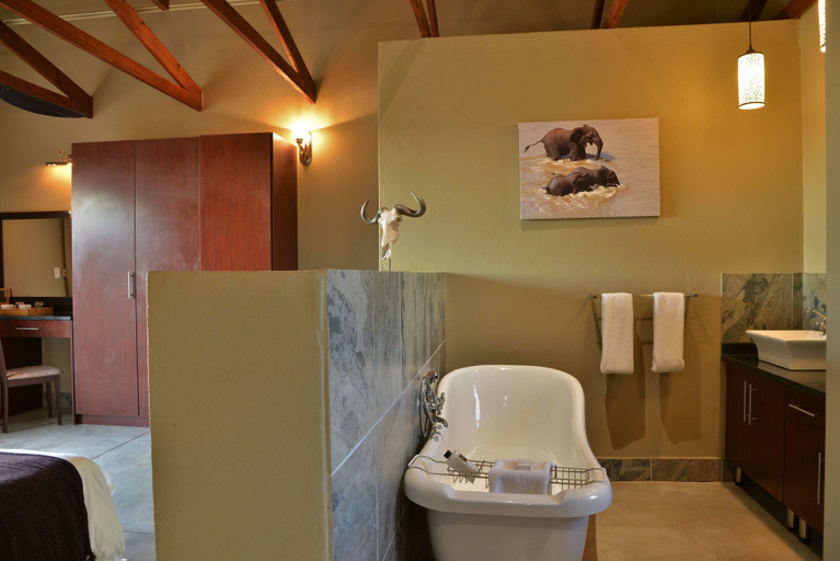 Bathroom 4, Mjejane River Lodge, Ehlanzeni