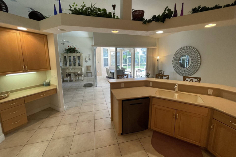 Bathroom 4, 1202 SE 36th St, Lee