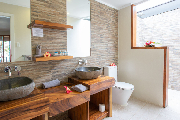 Bathroom 5, Octopus Resort, Ba