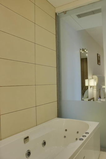 Bathroom 3, Hotel Lakeview, The Dangs