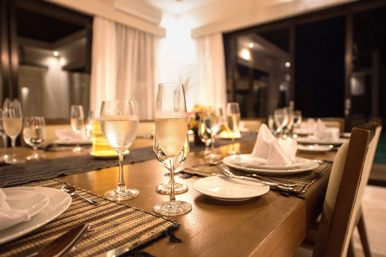 Food & Drinks 5, Karang Saujana Estate, Badung
