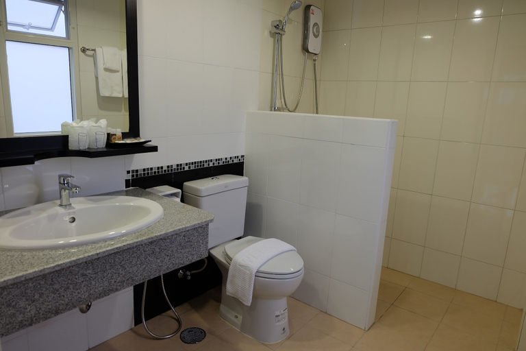 Bathroom 4, Wisdom Residence, Hat Yai