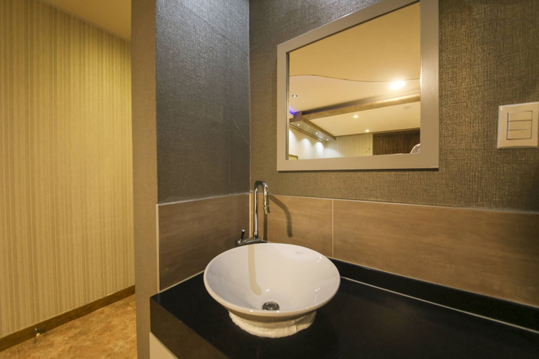 Bathroom 4, Bobos Hotel, Cheonan