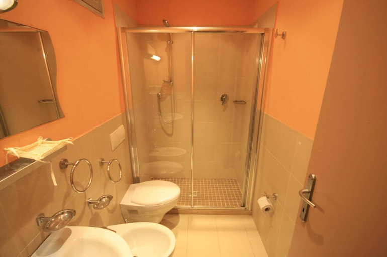 Bathroom 4, Casa vacanze Cucciolo, Rimini