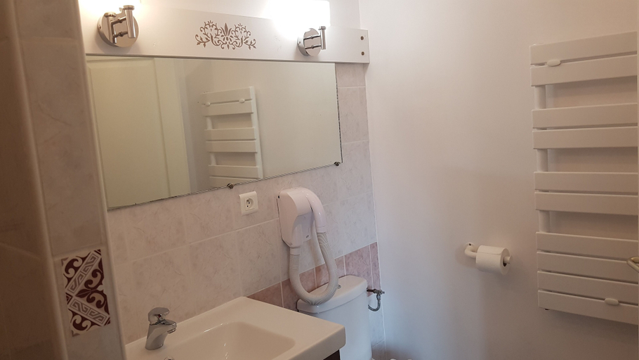Bathroom 5, B&B Domaine de Keryargon, Morbihan