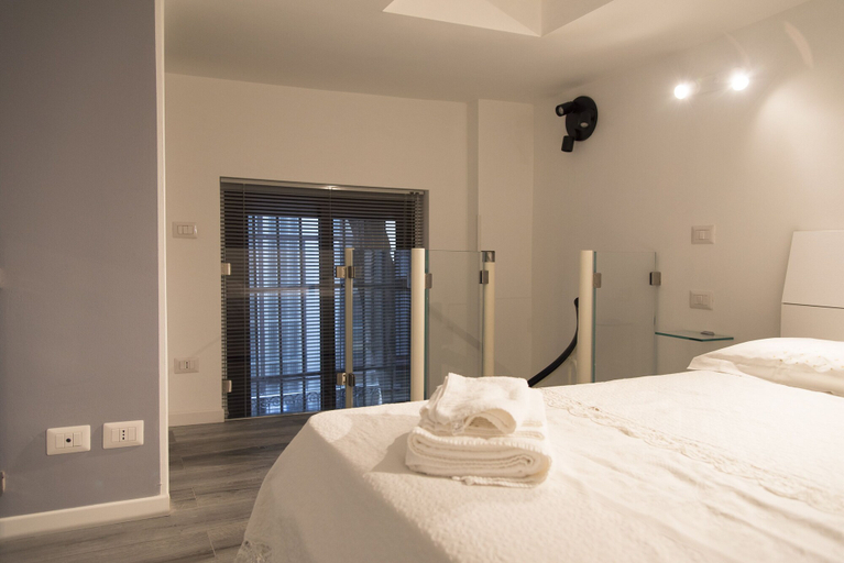 Room 2, Contemporary 2 Bedroom Flat near University, Milano