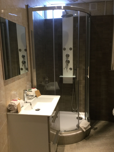 Bathroom 4, Hôtel Restaurant Le 8, Alpes-Maritimes