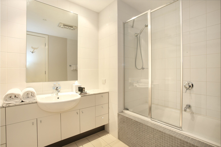 Bathroom, Brighton Bay Apartments, Melbourne