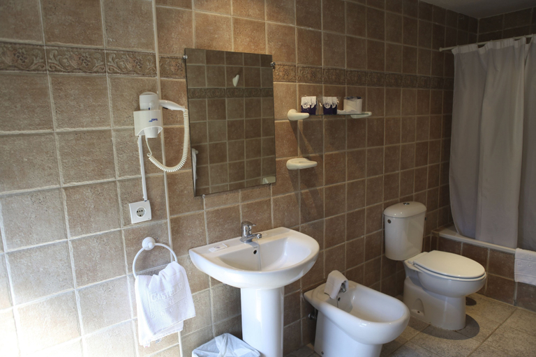 Bathroom 3, Hotel Termas de Liérganes, Cantabria