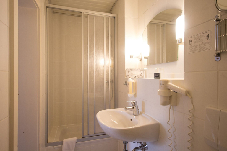 Bathroom 3, Meeressterne Hotel Weißes Schloß, Vorpommern-Greifswald