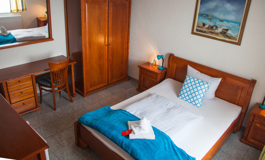 Bedroom 3, Hotel Atlantis, Kaiserslautern