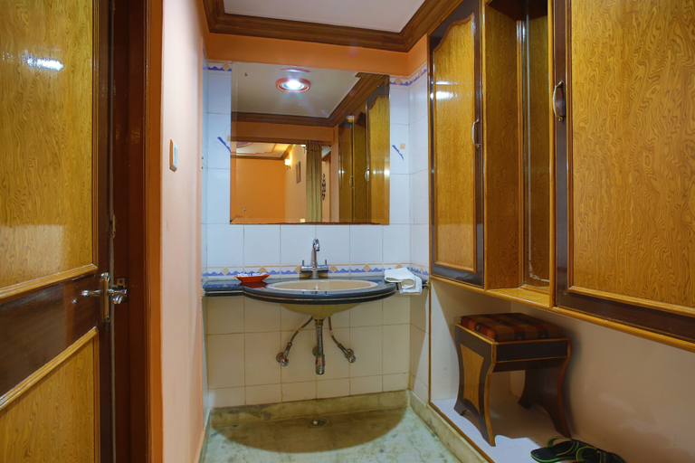 Bathroom 4, Hotel Moonlight, Jaisalmer