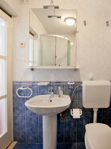 Bathroom 3, Apartments Kiki, Dubrovnik
