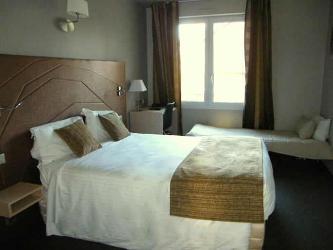 Bedroom 2, Hotel Saint Pierre, Calvados