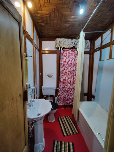 Bathroom 4, Shiraz Deluxe Houseboat, Srinagar