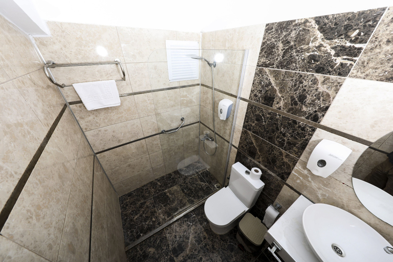 Bathroom 5, Akay Garden Family Club, Urla