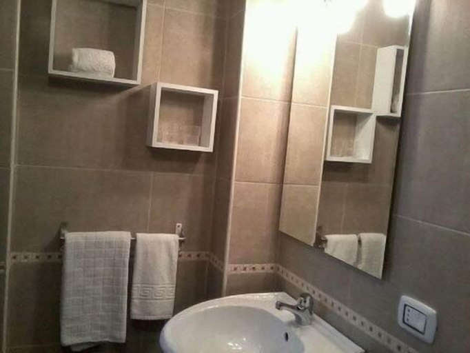 Bathroom 3, Al Rifugio, Taranto