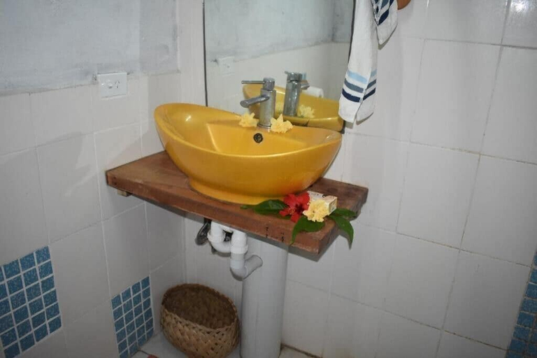 Bathroom, Alofa Beach Bungalows, West Tanna