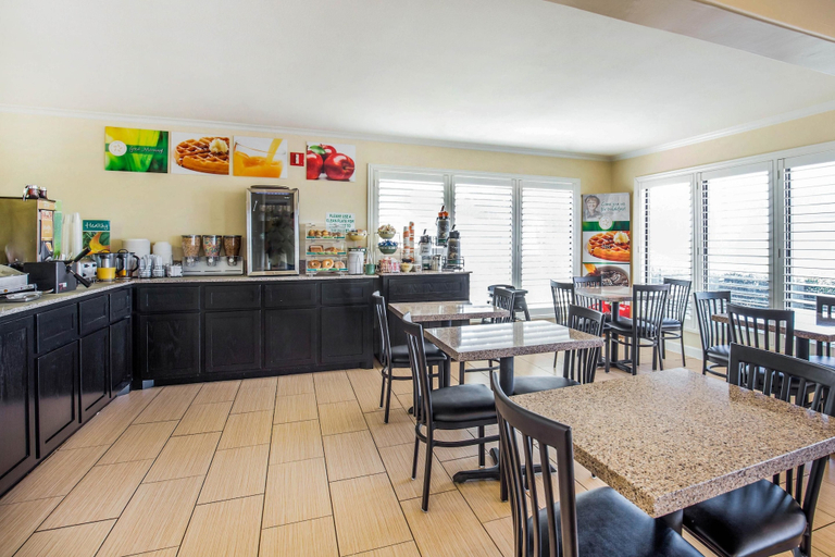 Food & Drinks 5, Quality Inn & Suites Abilene North, Taylor