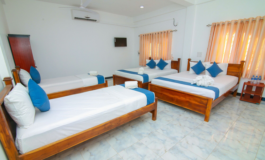 Bedroom 3, Hotel Sun Blue, Trincomalee Town and Gravets