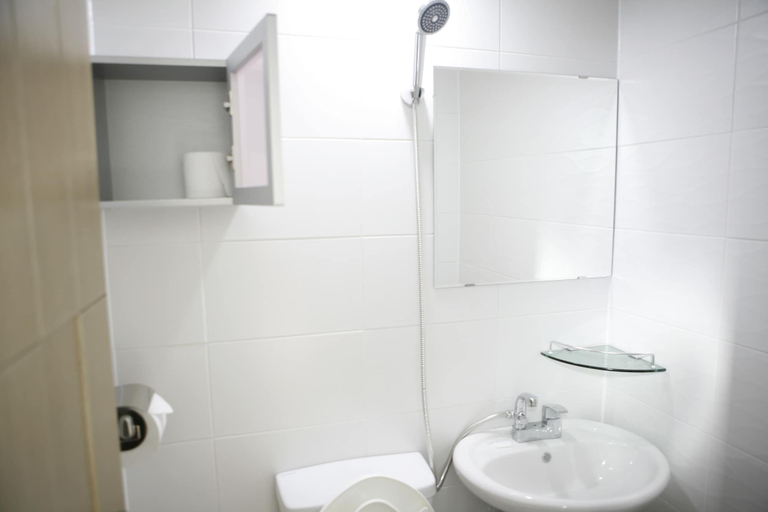 Bathroom 5, Twin Rabbit Guesthouse, Mapo