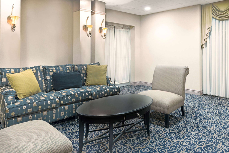 Public Area 2, Howard Johnson by Wyndham Newburgh/West Point, Orange