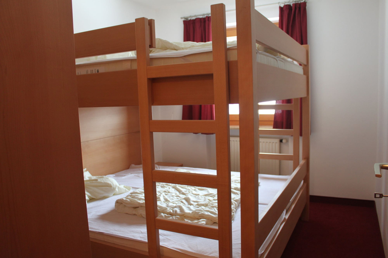 Bedroom 4, Ferienwohnungen am Dorfplatz, Zell am See